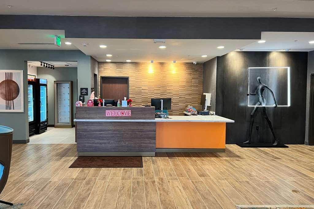 Comfort Suites Cheyenne Beltér fotó